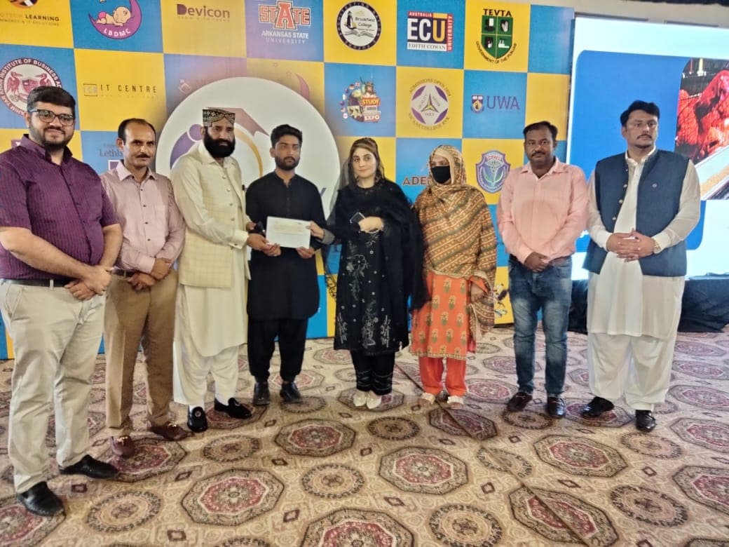 President launching the PIAIC website.