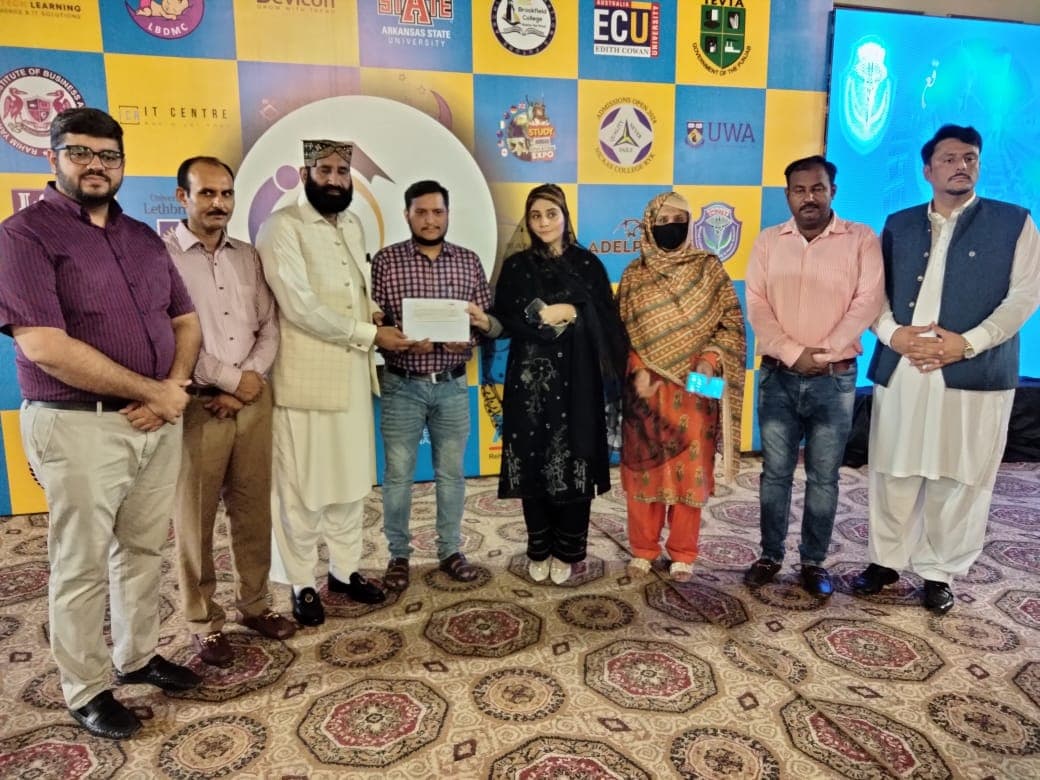 President launching the PIAIC website.